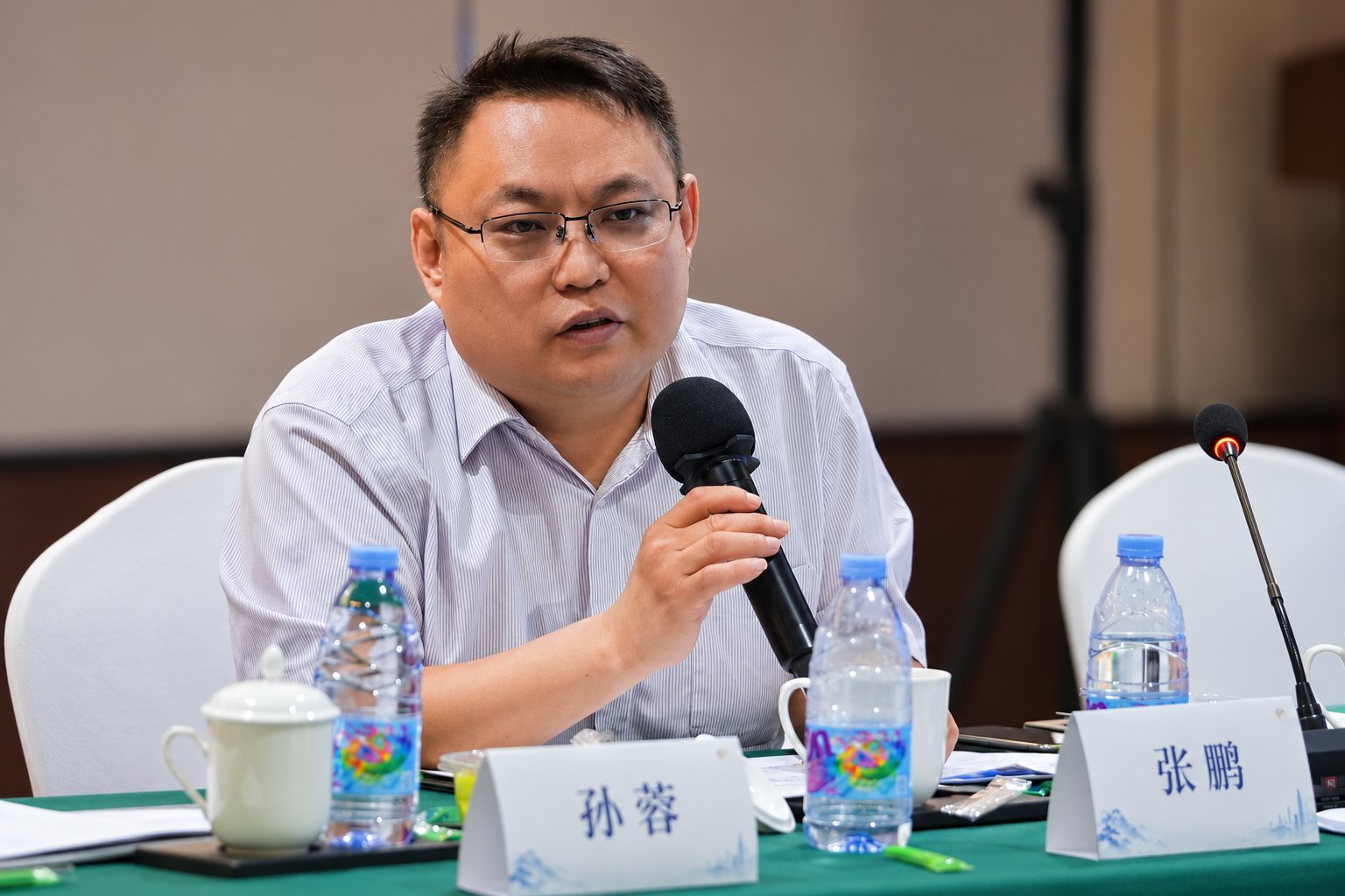 张老师主持活动